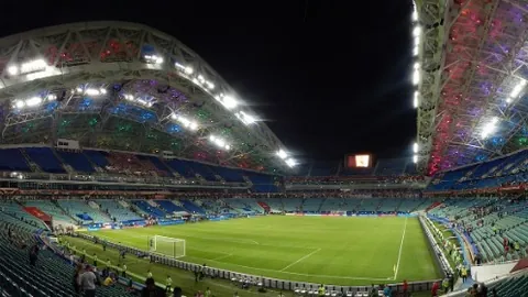 胡明轩快速反击，篮下抛投得分精彩瞬间