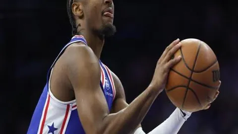 瓜迪奥拉惊变！亚亚-图雷怒斥：他不是人，全年锁我出局却还让我留守？