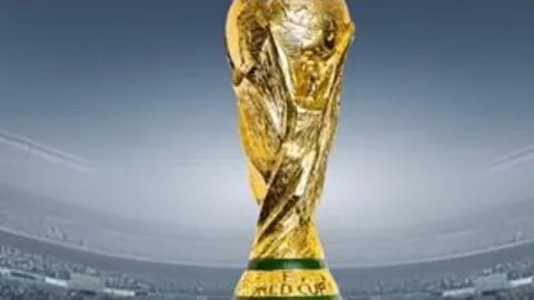 杨毅质疑詹皇：缺席科比追悼会与韦德名人堂仪式，究竟何故？